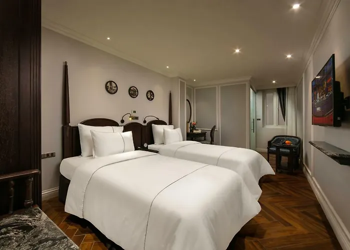Canary Hotel